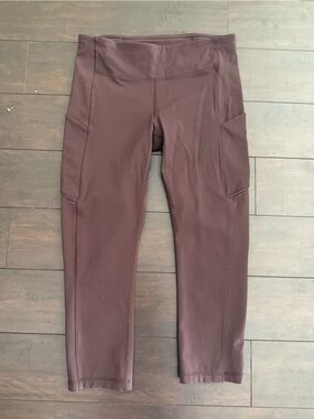 Lululemon Like New black cherry Speed Up crop